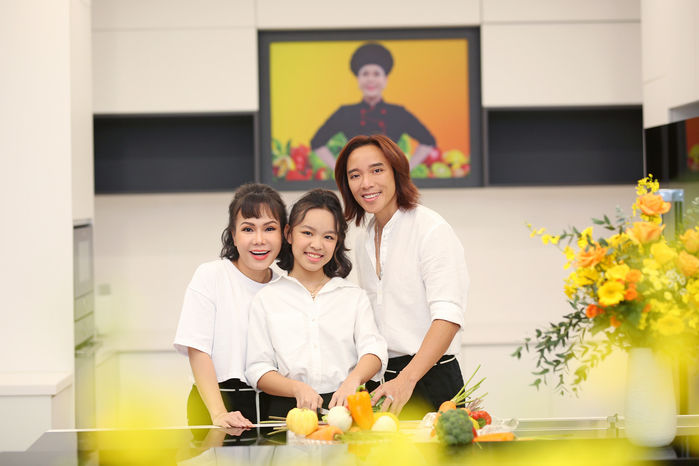 Yêu cầu cho khách mời dự kỉ niệm 16 năm ngày cưới của Việt Hương
