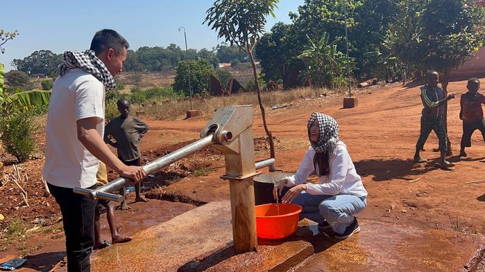 Ảnh hot sao Việt 13/7: Trương Ngọc Ánh sánh đôi tình trẻ đi sự kiện