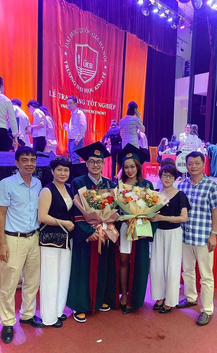 Đại học ở Hà Nội tổ chức lễ tốt nghiệp chuẩn hoàng gia cho sinh viên