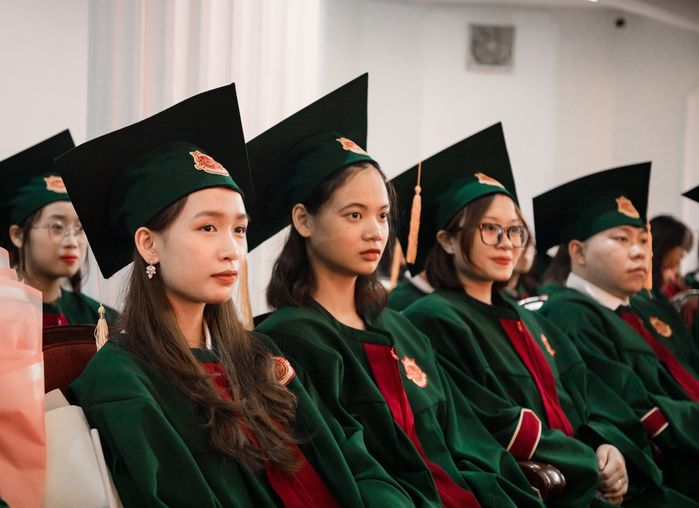 Đại học ở Hà Nội tổ chức lễ tốt nghiệp chuẩn hoàng gia cho sinh viên