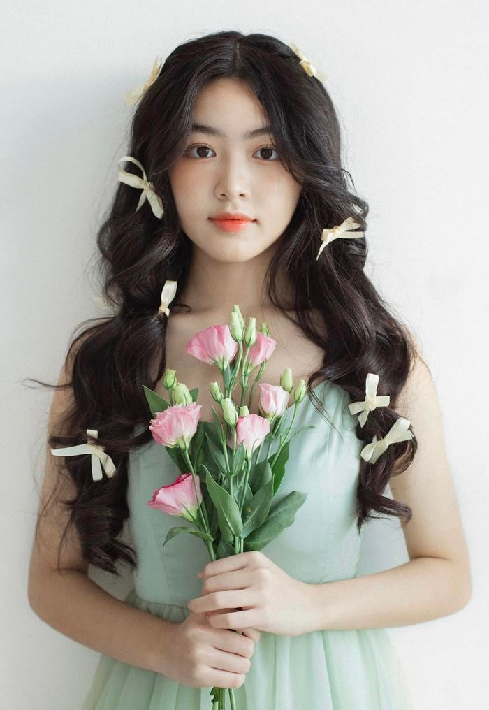 Gái rượu xịn của sao Việt: Ái nữ Trương Ngọc Ánh, Quyền Linh đẹp mê