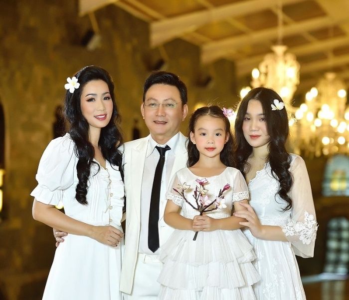 Gái rượu xịn của sao Việt: Ái nữ Trương Ngọc Ánh, Quyền Linh đẹp mê