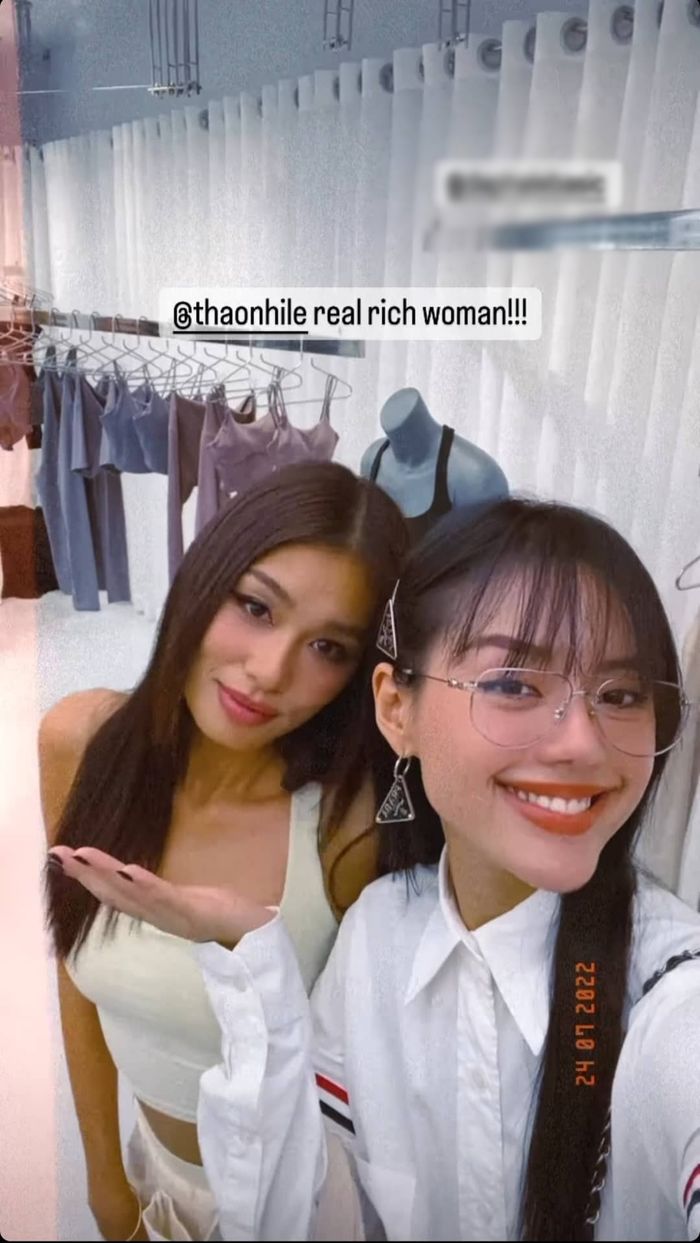 Dàn mỹ nhân đến chúc mừng Thảo Nhi: Nhìn qua ngỡ Thủy Tiên là chủ shop