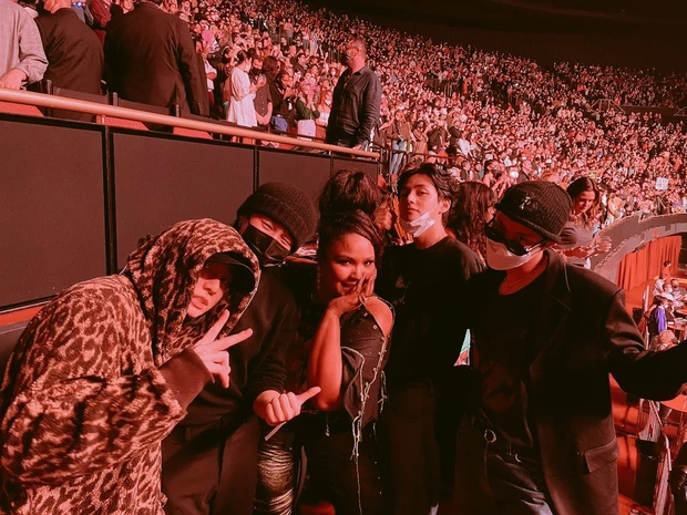 Dàn sao US-UK là fan cứng của BTS: Cardi B, Halsey đúng chuẩn ARMY