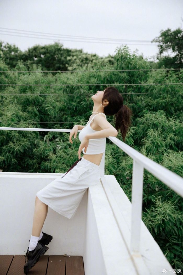 Đẳng cấp Phú Sát hoàng hậu Tần Lam: 43 tuổi da không một nếp nhăn