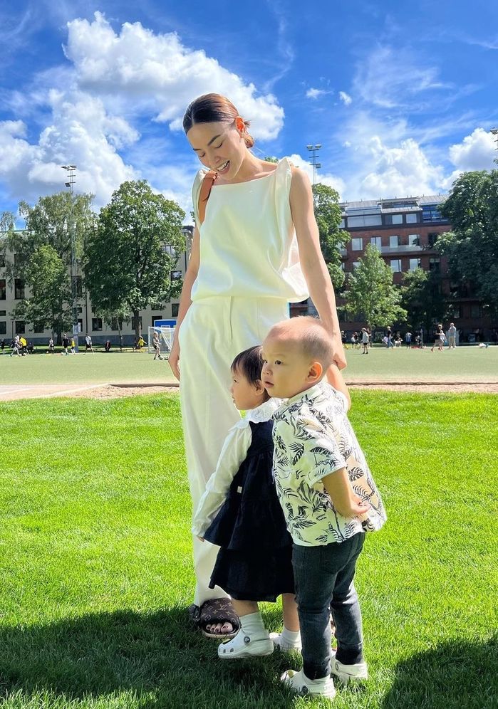 Đi châu Âu, Hồ Ngọc Hà xỏ vào chân toàn item chục triệu đồng
