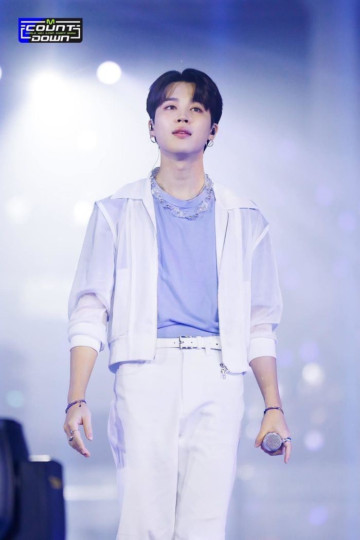 Điểm danh idol Kpop khác nhau trời - vực trên sân khấu và đời thực