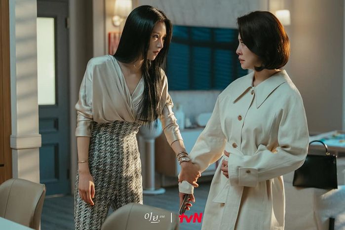 Điên nữ Seo Ye Ji trở lại màn ảnh: Đỉnh nhất vẫn là vòng eo con kiến
