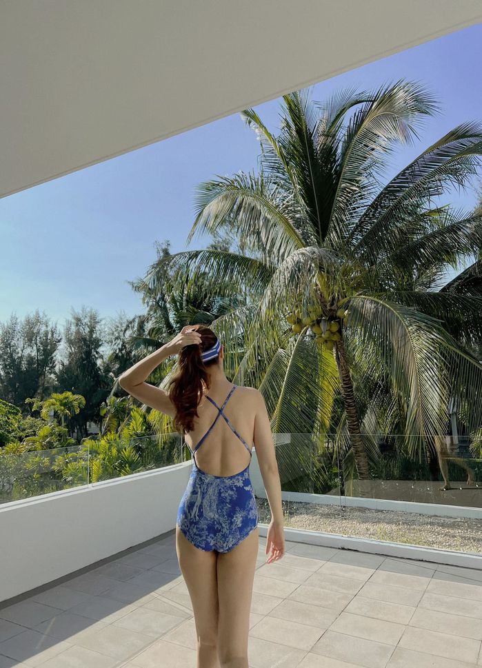 Đọ sắc dâu hào môn mặc đồ tắm: Bà xã Cường Đô La khoe khéo body chuẩn
