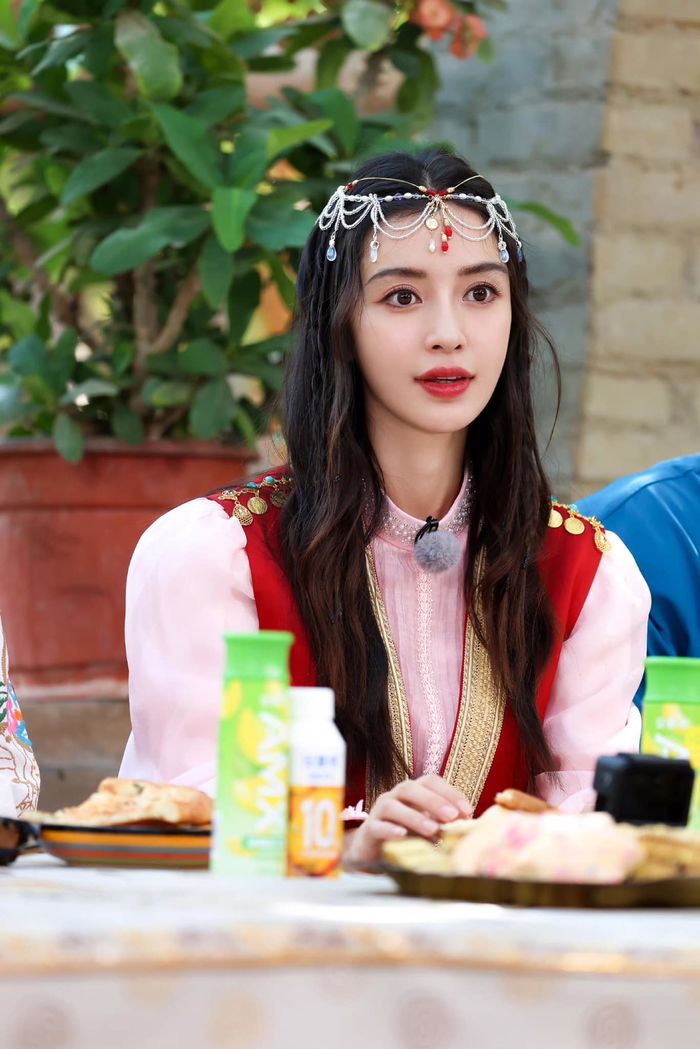 Mỹ nữ Cbiz khoe mặt mộc trong show thực tế: Ai vượt nổi Bạch Lộc