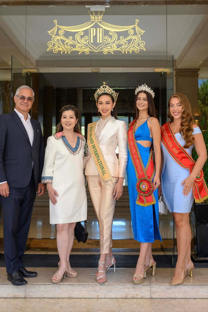Gu ăn mặc của Hoa hậu Thùy Tiên ở Bồ Đào Nha: Chuyển hướng mặc kín đáo