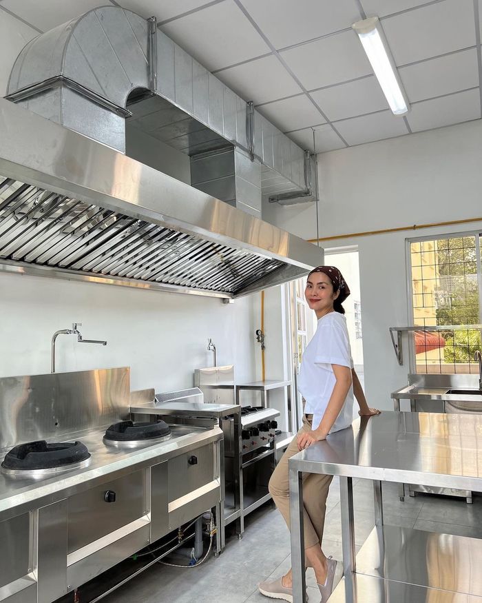 Hà Tăng lên bìa tạp chí sau sinh con thứ 3: Khí chất không đùa được