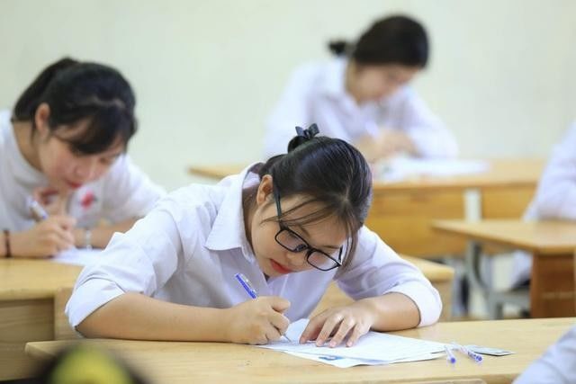 Ngầu như hai nữ Thủ khoa: Lớp 12 tự học tiếng Trung, không ôn kỹ bài