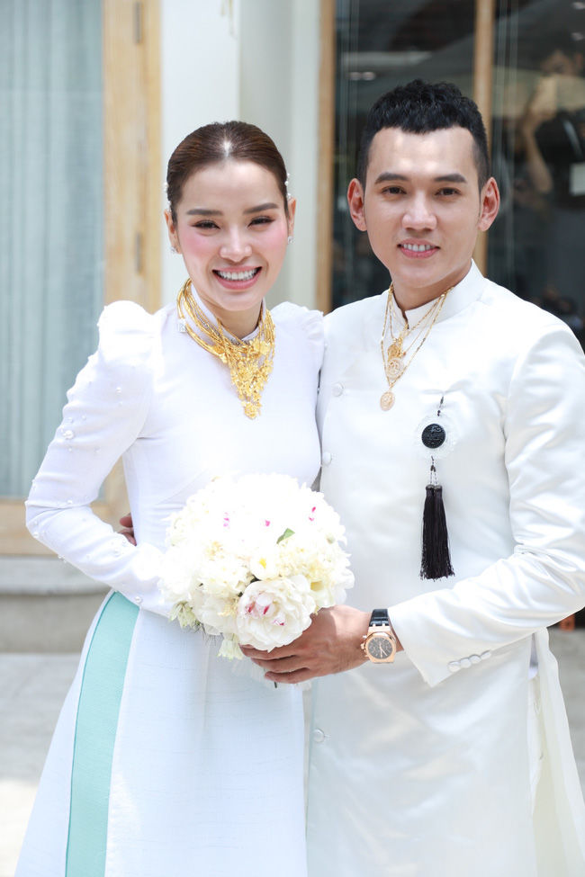 Hậu đám cưới, Phương Trinh Jolie - Lý Bình sắm thêm xế hộp 16 tỷ
