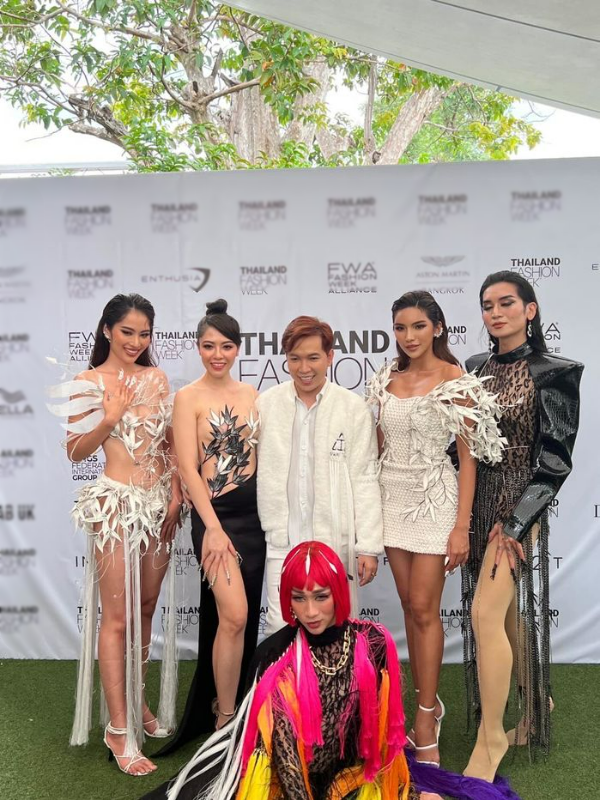 Hậu trượt Top 10, Lệ Nam trình diễn ở Thailand Fashion Week