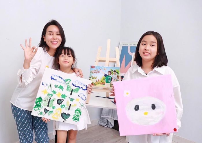 Hồ Hoài Anh đưa con gái vi vu ở Châu Âu: tập cho con chơi golf