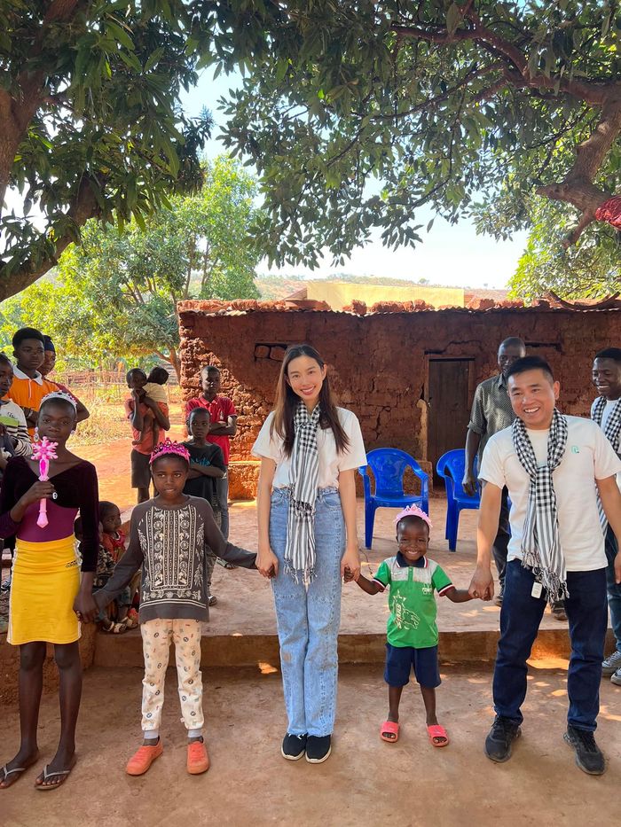 Hoa hậu nhân ái'' Thùy Tiên xây dựng trường học cho trẻ ở châu Phi