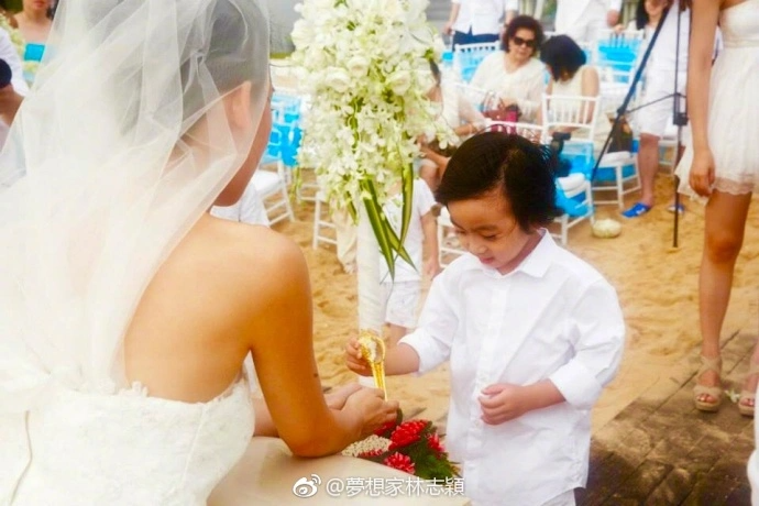 Hôn nhân Lâm Chí Dĩnh: Chiều vợ tận trời, kỉ niệm cưới nào cũng ngọt
