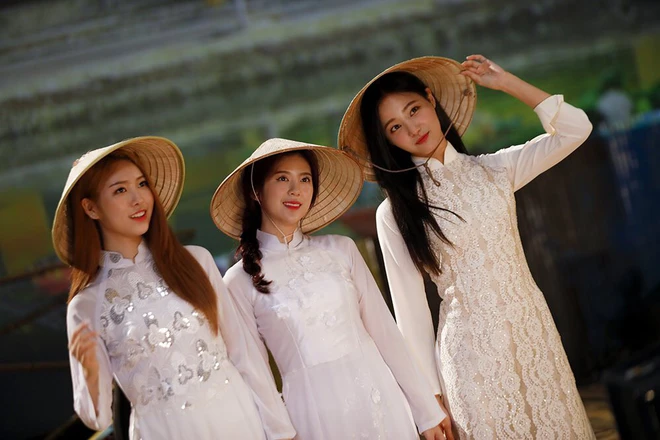 Idol Kpop đội nón lá: Eun Jung (T-ara) xinh xỉu, chuẩn dâu Việt là đây