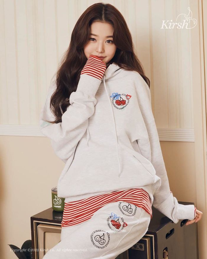 Jang Wonyoung tuổi 18: Thiếu nữ xinh đẹp, nàng thơ nhiều thương hiệu