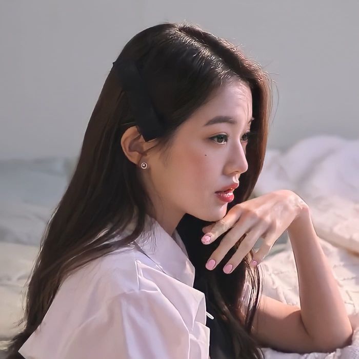 Jang Wonyoung tuổi 18: Thiếu nữ xinh đẹp, nàng thơ nhiều thương hiệu