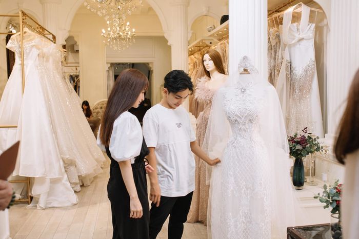 Khánh Thi gia nhập hội sao nữ chuẩn bị nhiều váy cưới nhất cho hôn lễ