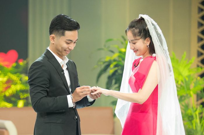 Khánh Thi gia nhập hội sao nữ chuẩn bị nhiều váy cưới nhất cho hôn lễ