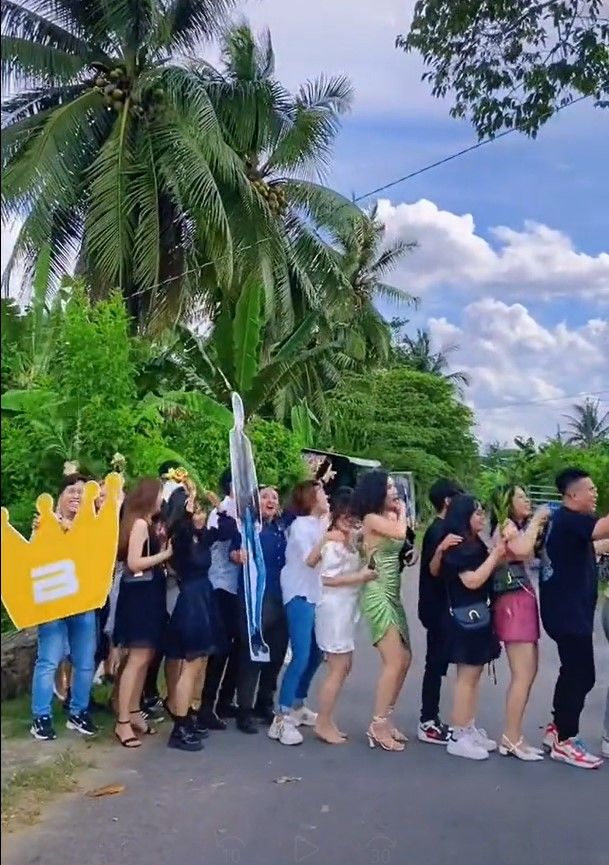 Khi sếp là fan Big Bang thì đi ăn cưới cũng như họp fan