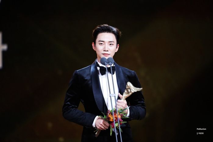 Lee Junho: Idol Kpop mờ nhạt vụt sáng thành viên kim cương điện ảnh