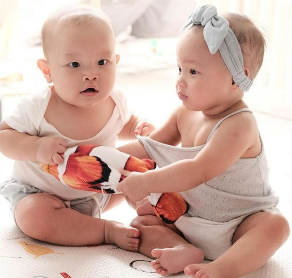 Lisa Leon lúc nhỏ chỉ biết giáp lá cà, nay quấn quýt như đôi chim sẻ