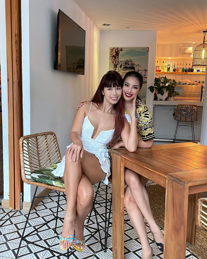 Loạt ảnh đánh dấu màn tái xuất showbiz của Phạm Hương sau 4 năm