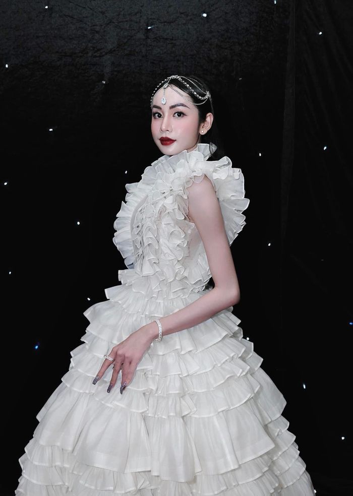 Lương Mỹ Kỳ đi tới đâu lên đồ lấn át nhân vật chính tới đó