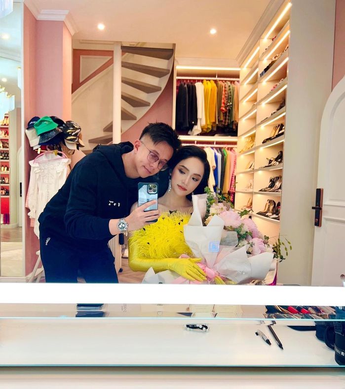 Hương Giang đi diễn tại Mỹ được trai lạ hun, Matt Liu: Khó chịu quá