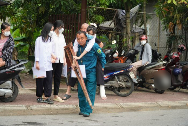 Muôn kiểu tiếp sức mùa thi: Đi một về hai, cơ hội cho team ế đây rồi