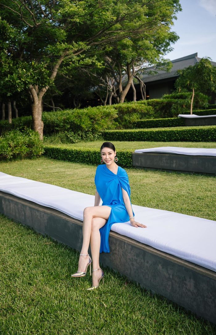 Mỹ nhân gần ngũ tuần dáng vẫn như thiếu nữ: Quách Thu Phương chân dài