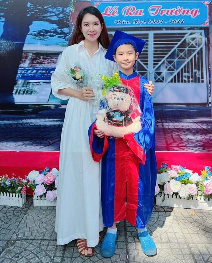 Mỹ nhân Việt dự lễ tổng kết của con: Phạm Quỳnh Anh hội ngộ chồng cũ