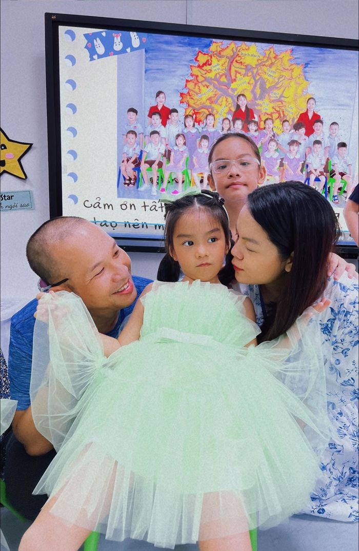 Mỹ nhân Việt dự lễ tổng kết của con: Phạm Quỳnh Anh hội ngộ chồng cũ