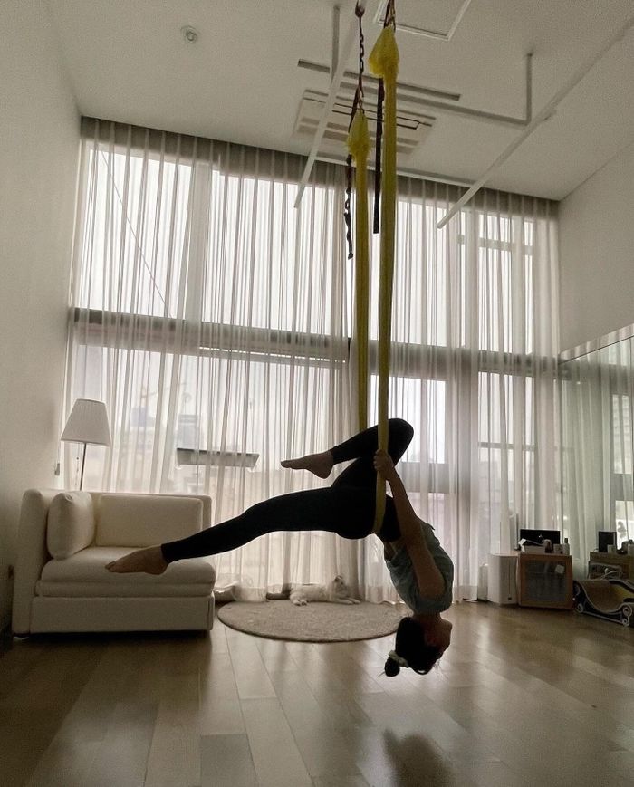 Mỹ nữ Hàn có tỷ lệ cơ thể vượt trội: Karina body chuẩn đồng hồ cát