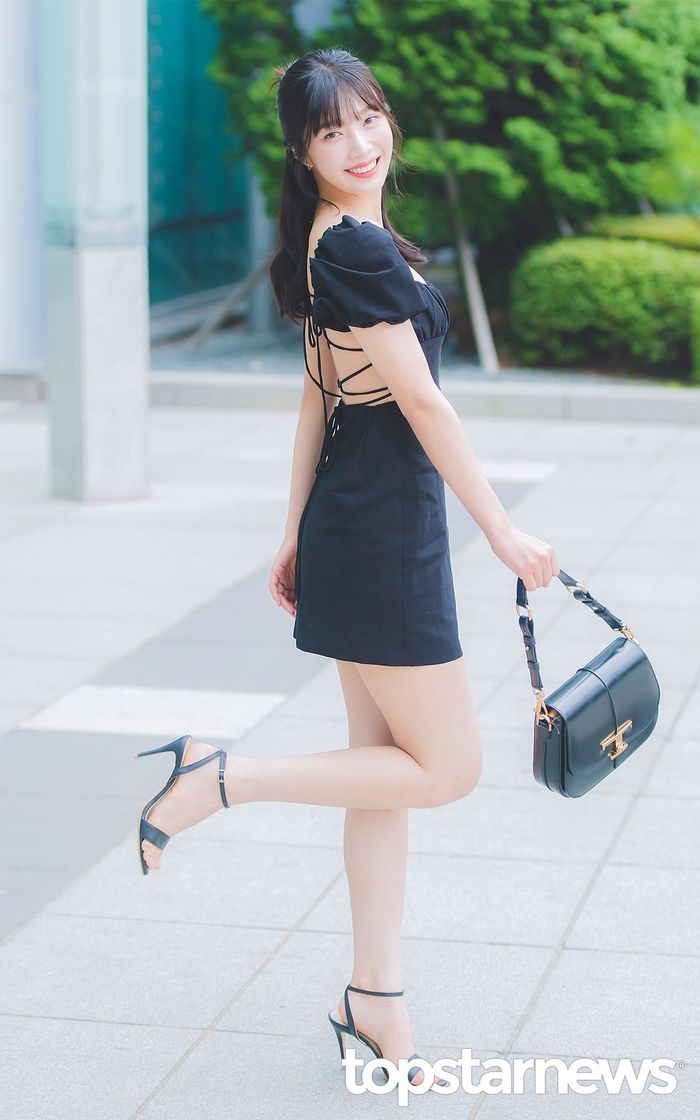 Mỹ nữ Hàn có tỷ lệ cơ thể vượt trội: Karina body chuẩn đồng hồ cát