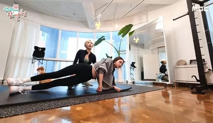 Mỹ nữ Hàn có tỷ lệ cơ thể vượt trội: Karina body chuẩn đồng hồ cát