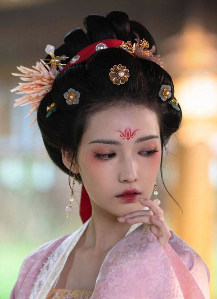 Mỹ nữ khoe vẻ cực phẩm khi vẽ mày: Cảnh Điềm sắc sảo hiếm ai bằng