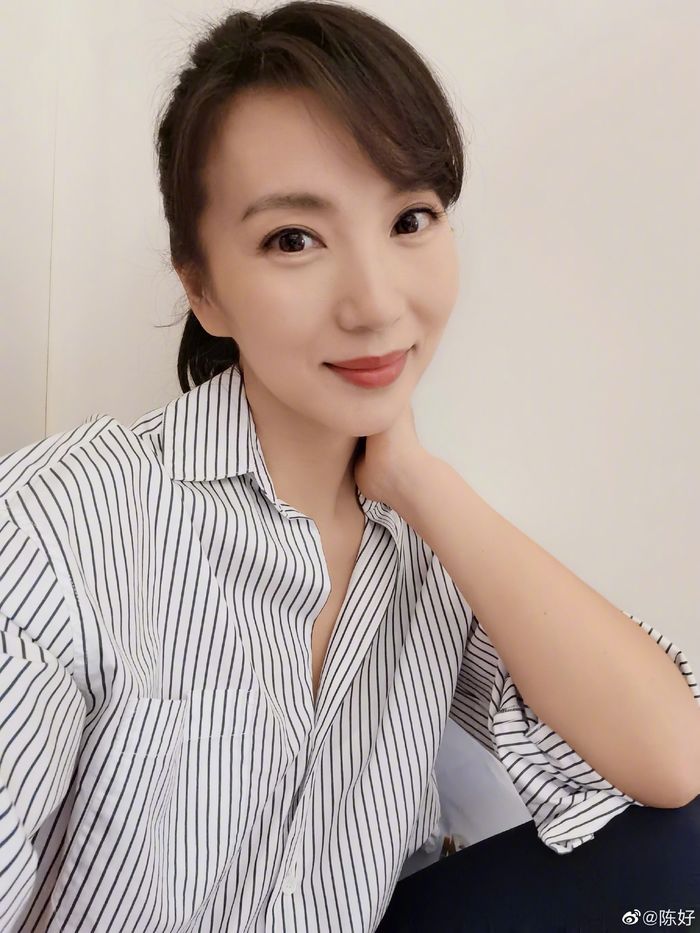 Mỹ nữ vạn người mê Trần Hảo U50: Để mặt mộc, mặc đơn giản vẫn xinh