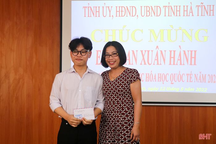 Nam sinh miền núi đoạt HCV Olympic Hóa học Quốc tế
