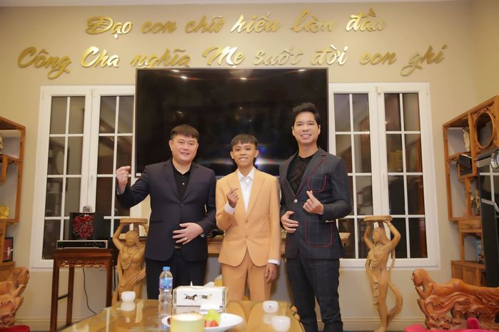 Ngọc Sơn sau khi mẹ mất: Tặng biệt thự 400 tỷ, lo Hồ Văn Cường như con