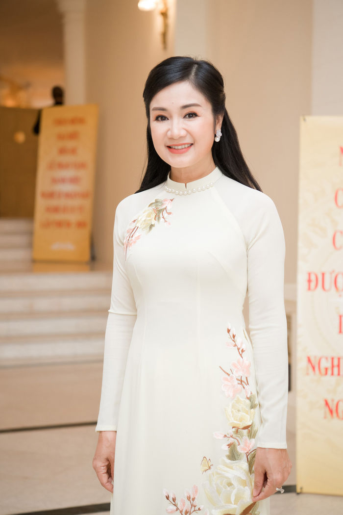 Nhan sắc thuở xưa của loạt nữ hoàng ảnh lịch: Việt Trinh đỉnh cao