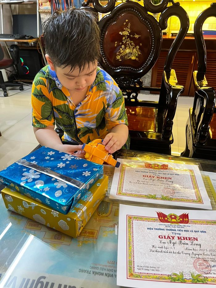 Nhật Kim Anh về Cần Thơ dự lễ tổng kết của con trai