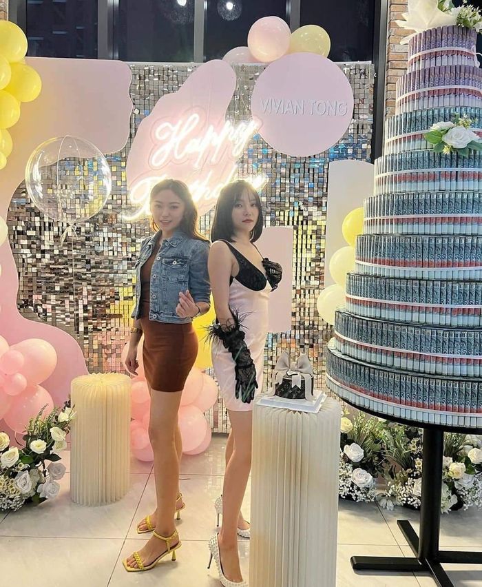 Những chiếc bánh kem sặc mùi tiền: Có chiếc 9 tầng giá gần 300 triệu