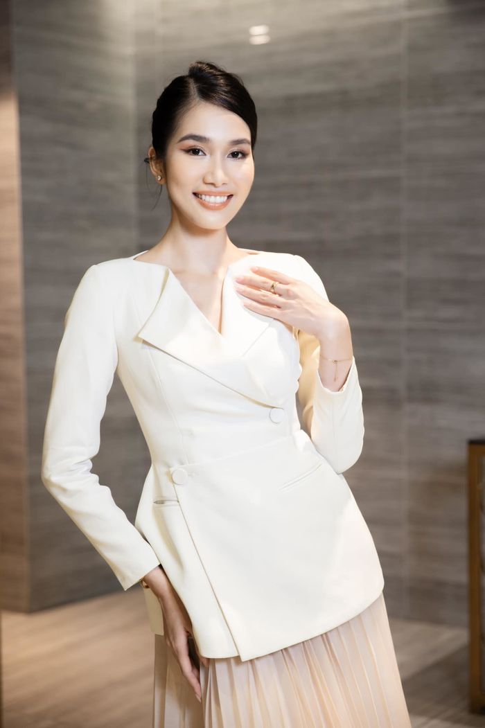 Những nàng Hậu vừa hoàn thành trọng trách vừa học giỏi nhất Vbiz