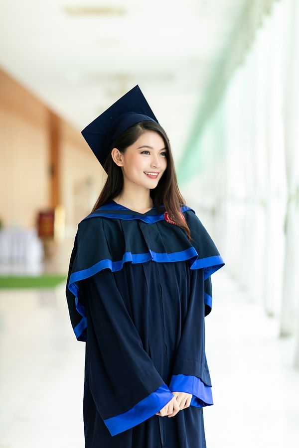 Những nàng Hậu vừa hoàn thành trọng trách vừa học giỏi nhất Vbiz
