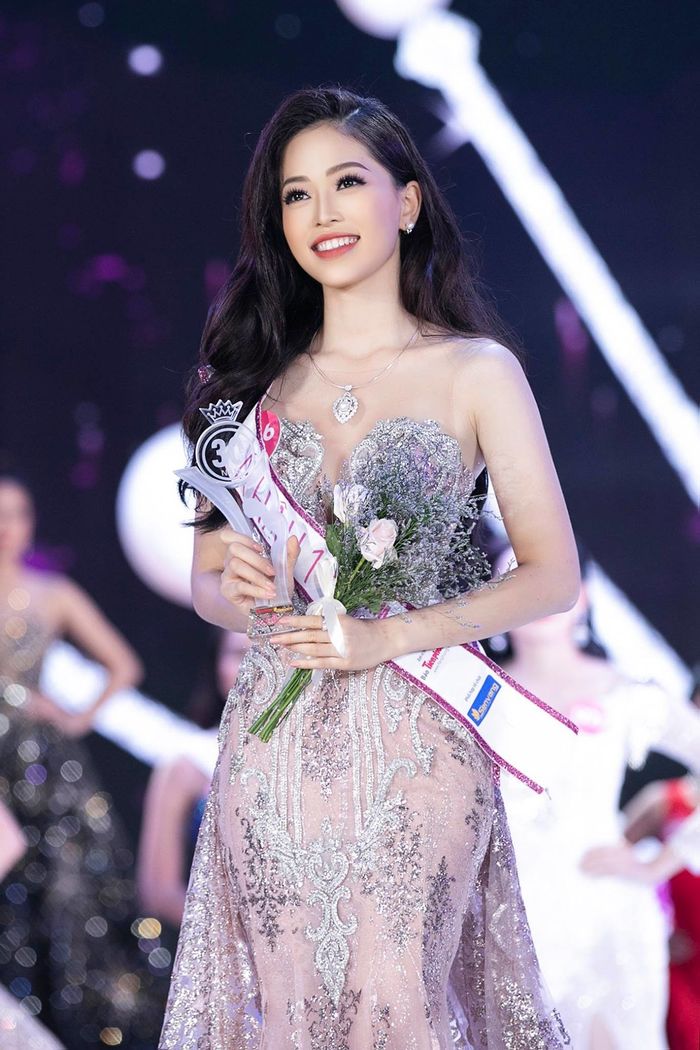 Những nàng Hậu vừa hoàn thành trọng trách vừa học giỏi nhất Vbiz
